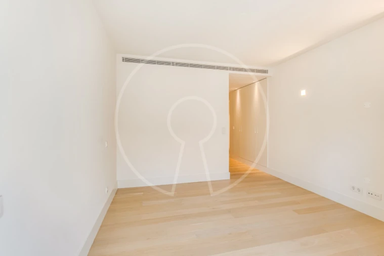 Apartamento T2 para Arrendamento em Misericórdia Foto 19