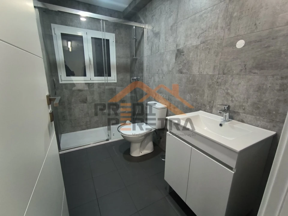 Apartamento T2 para Venda em Santo António dos Cavaleiros e Frielas Foto 8