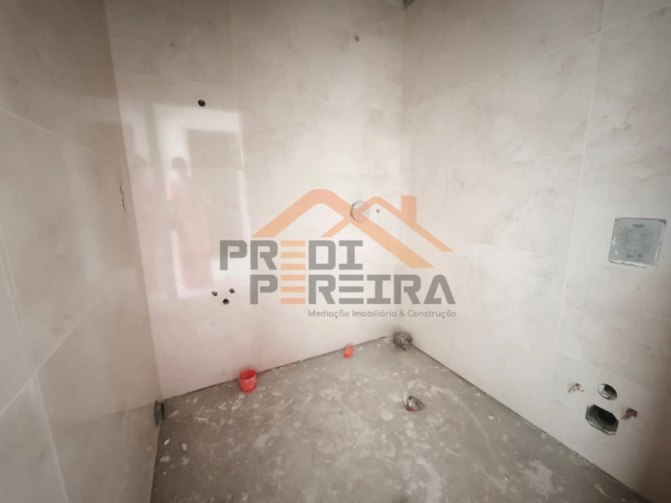 Apartamento T2 para Venda em Santo António dos Cavaleiros e Frielas Foto 23
