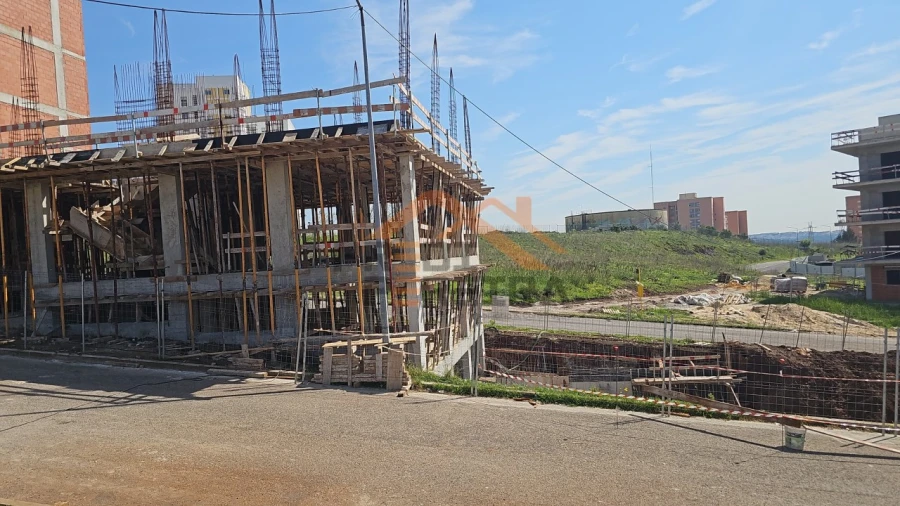 Apartamento T2 para Venda em Santo António dos Cavaleiros e Frielas Foto 13