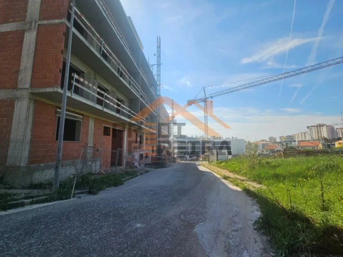Apartamento T2 para Venda em Santo António dos Cavaleiros e Frielas Foto 17