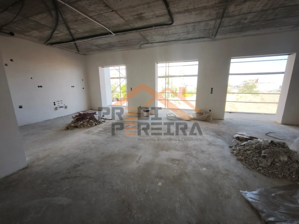 Apartamento T2 para Venda em Santo António dos Cavaleiros e Frielas Foto 31
