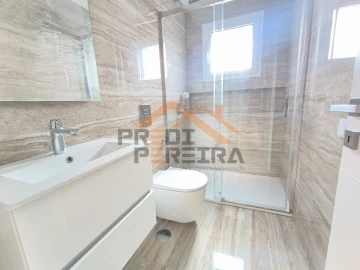 Apartamento T2 para Venda em Santo António dos Cavaleiros e Frielas