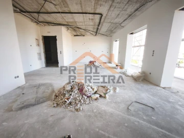 Apartamento T2 para Venda em Santo António dos Cavaleiros e Frielas