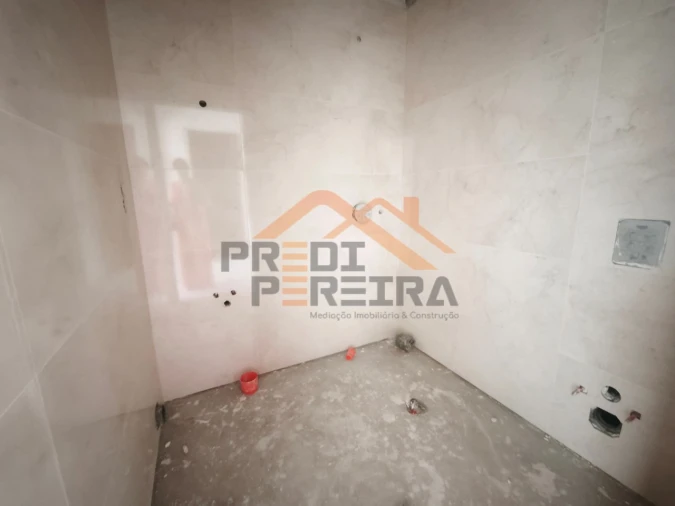 Apartamento T2 para Venda em Santo António dos Cavaleiros e Frielas Foto 22