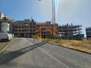 Apartamento T3 para Venda em Santo António dos Cavaleiros e Frielas
