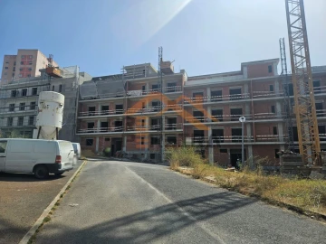 Apartamento T2 para Venda em Santo António dos Cavaleiros e Frielas