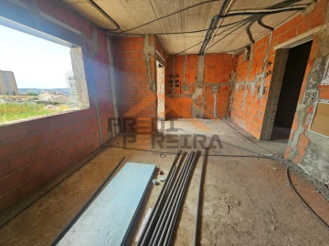 Apartamento T2 para Venda em Santo António dos Cavaleiros e Frielas