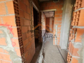 Apartamento T2 para Venda em Santo António dos Cavaleiros e Frielas