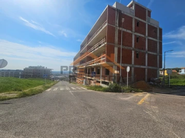Apartamento T2 para Venda em Santo António dos Cavaleiros e Frielas