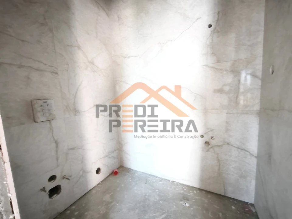 Apartamento T3 para Venda em Santo António dos Cavaleiros e Frielas Foto 12