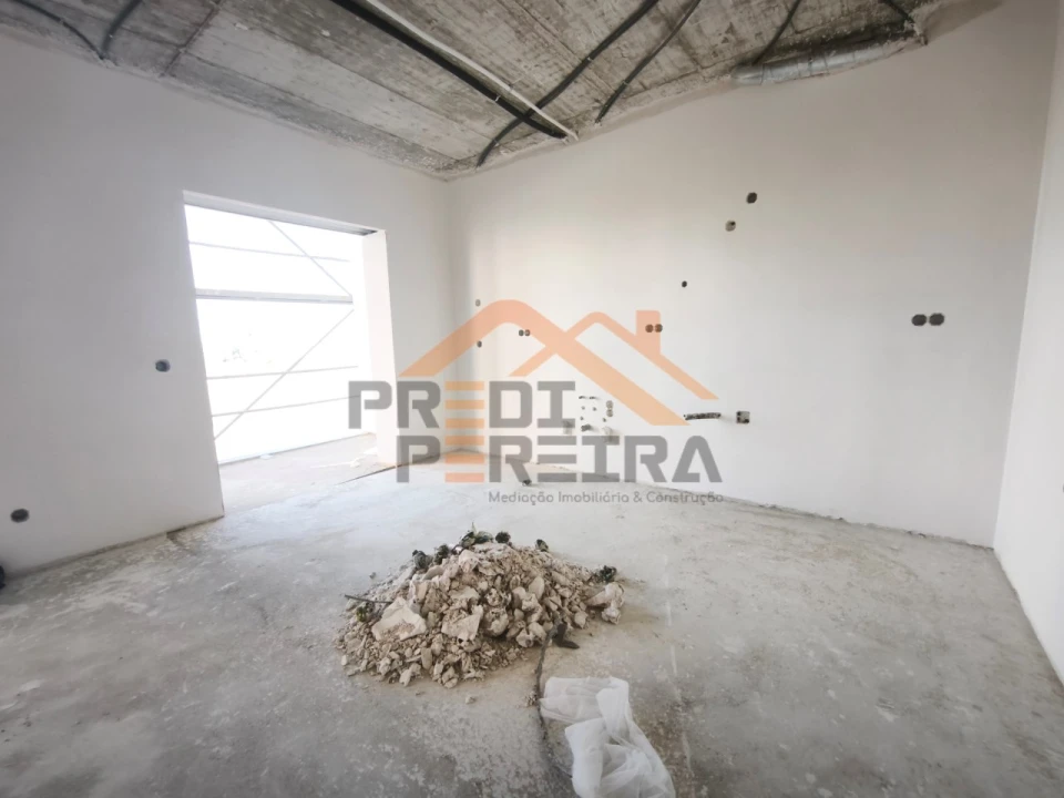 Apartamento T3 para Venda em Santo António dos Cavaleiros e Frielas Foto 13