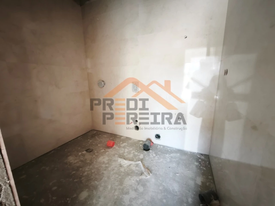 Apartamento T3 para Venda em Santo António dos Cavaleiros e Frielas Foto 19