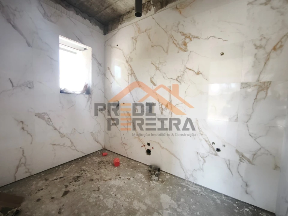 Apartamento T3 para Venda em Santo António dos Cavaleiros e Frielas Foto 24