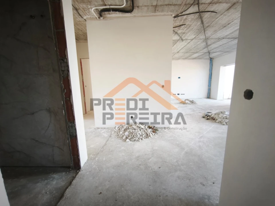 Apartamento T3 para Venda em Santo António dos Cavaleiros e Frielas Foto 26