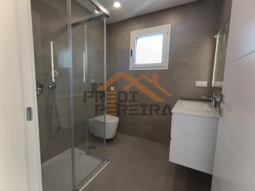 Apartamento T3 para Venda em Santo António dos Cavaleiros e Frielas