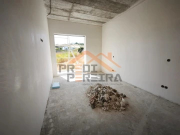 Apartamento T3 para Venda em Santo António dos Cavaleiros e Frielas