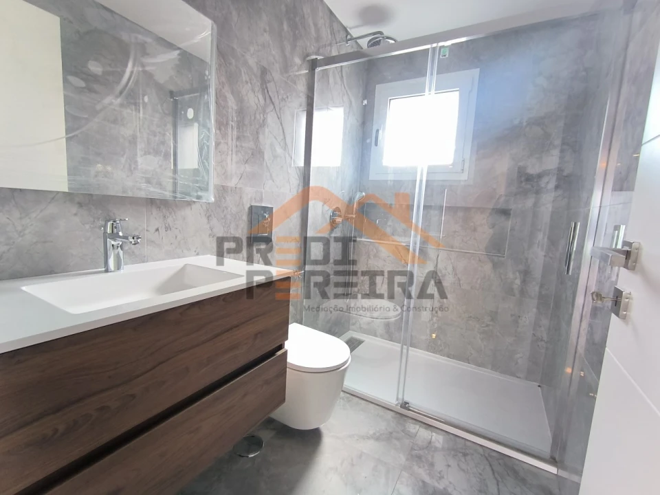 Apartamento T3 para Venda em Santo António dos Cavaleiros e Frielas Foto 8