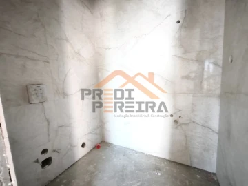 Apartamento T3 para Venda em Santo António dos Cavaleiros e Frielas