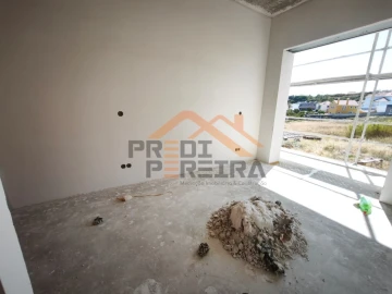 Apartamento T3 para Venda em Santo António dos Cavaleiros e Frielas