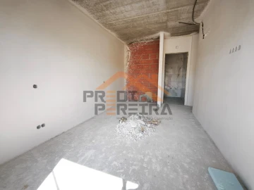 Apartamento T3 para Venda em Santo António dos Cavaleiros e Frielas