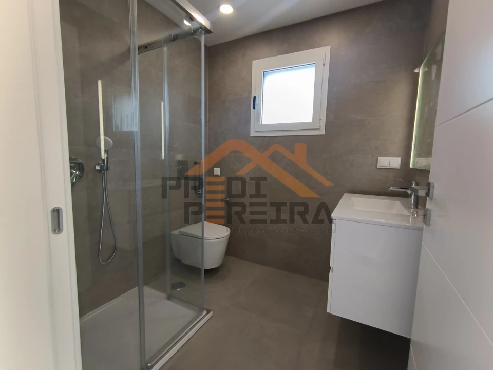 Apartamento T2 para Venda em Santo António dos Cavaleiros e Frielas Foto 5