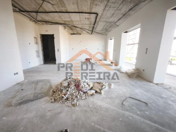 Apartamento T2 para Venda em Santo António dos Cavaleiros e Frielas