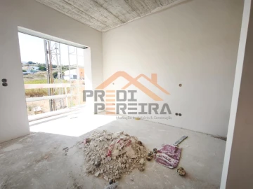 Apartamento T2 para Venda em Santo António dos Cavaleiros e Frielas