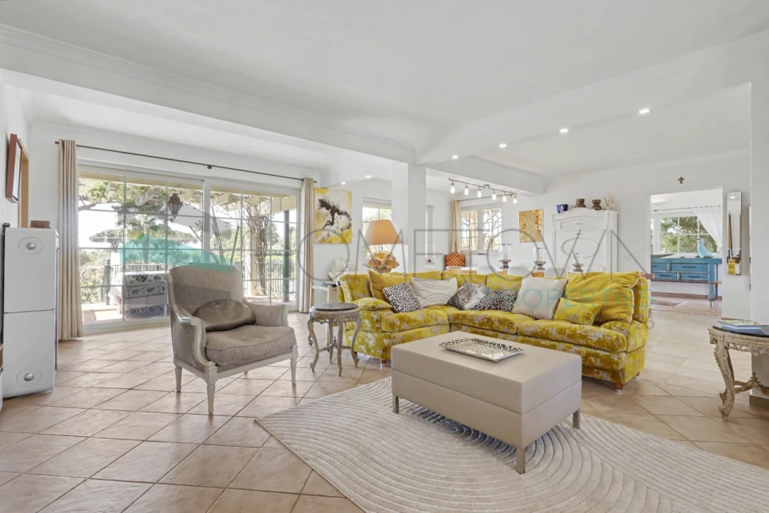 Moradia T5 para Venda em Quarteira Foto 6