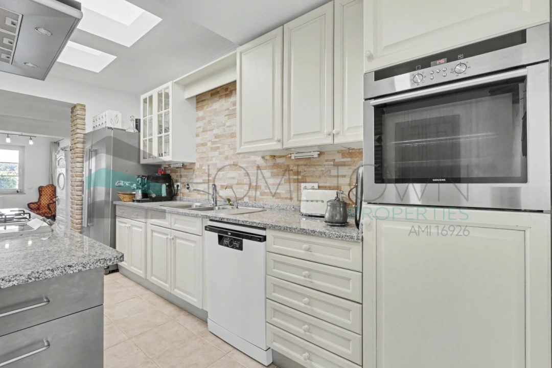 Moradia T5 para Venda em Quarteira Foto 14