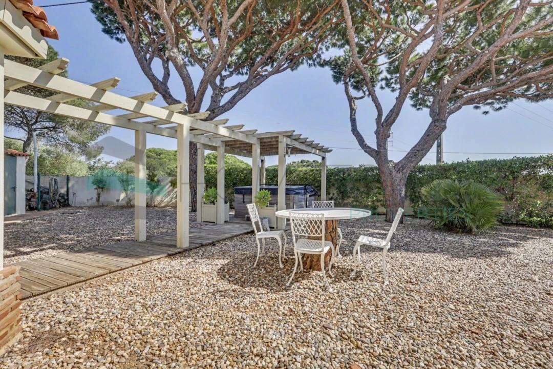 Moradia T5 para Venda em Quarteira Foto 28