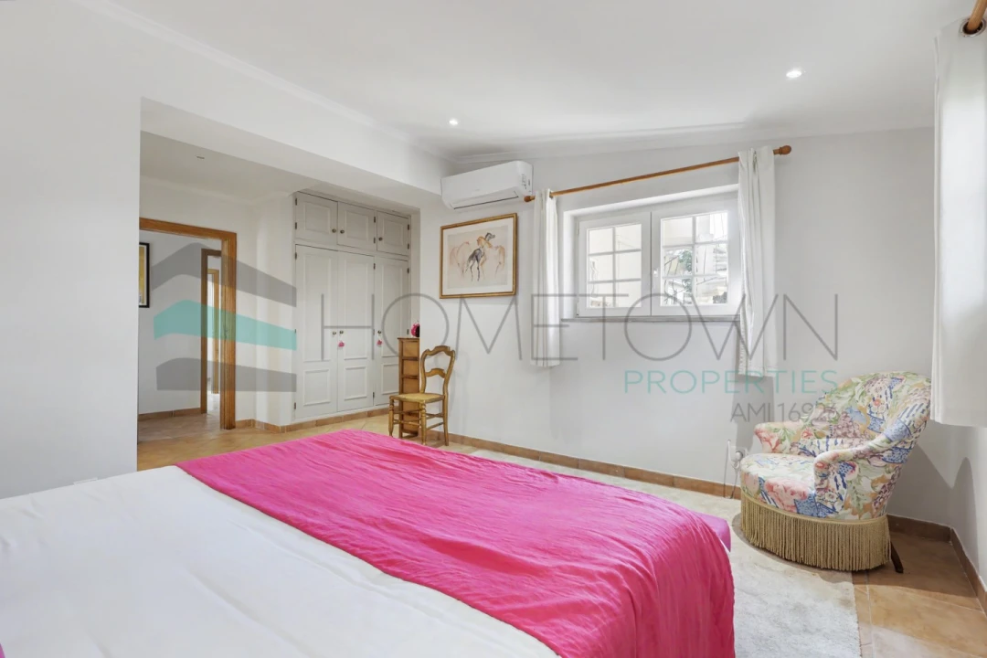 Moradia T5 para Venda em Quarteira Foto 25