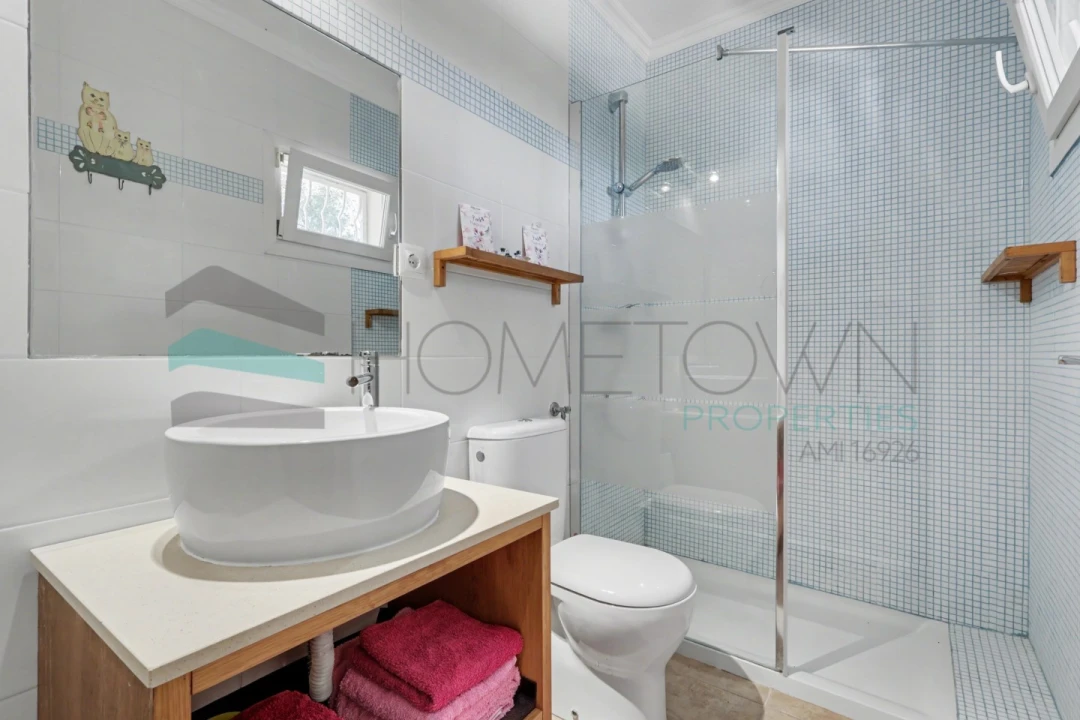 Moradia T5 para Venda em Quarteira Foto 26