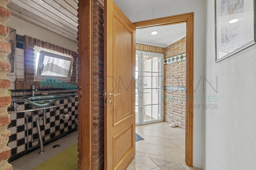 Moradia T5 para Venda em Quarteira Foto 15