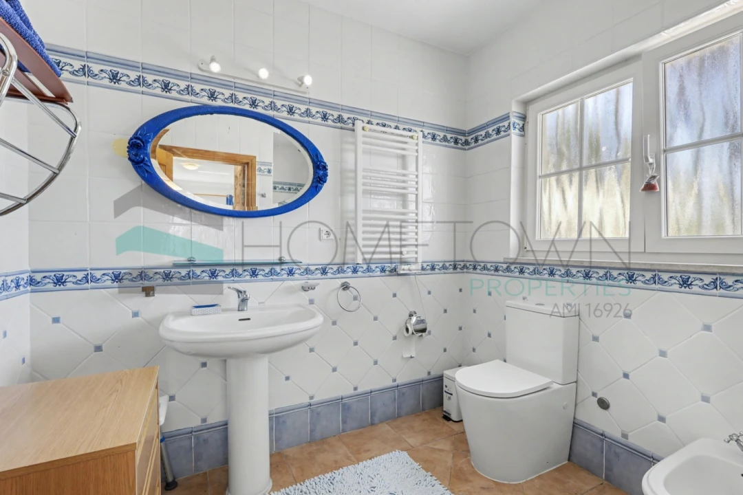 Moradia T5 para Venda em Quarteira Foto 40