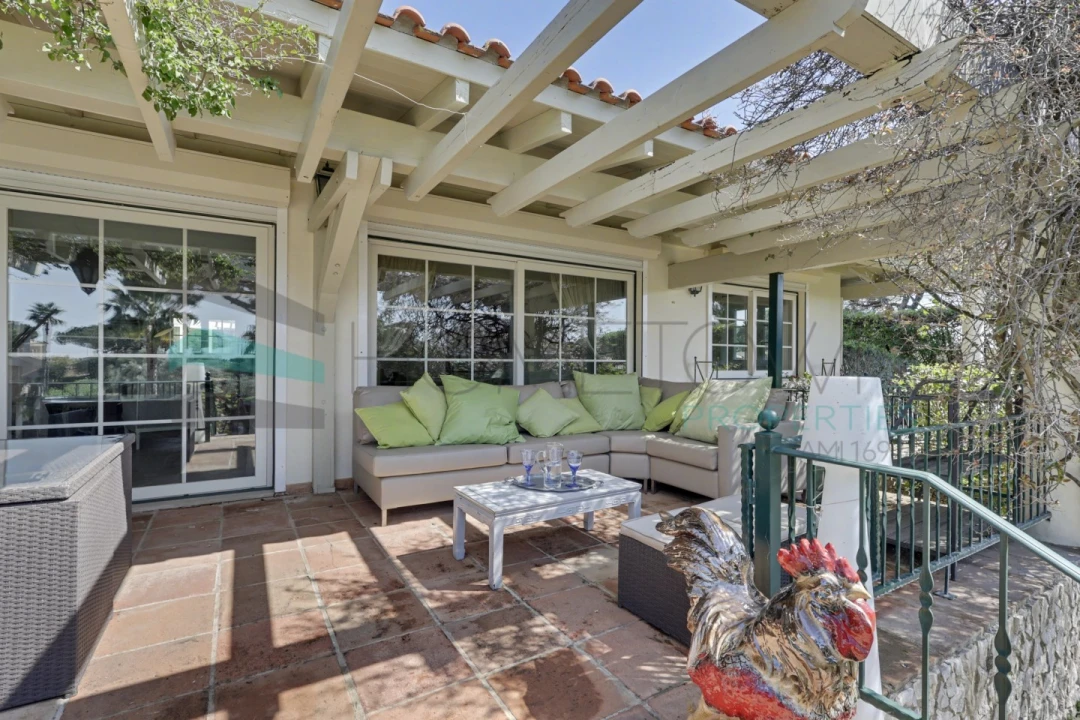 Moradia T5 para Venda em Quarteira Foto 45