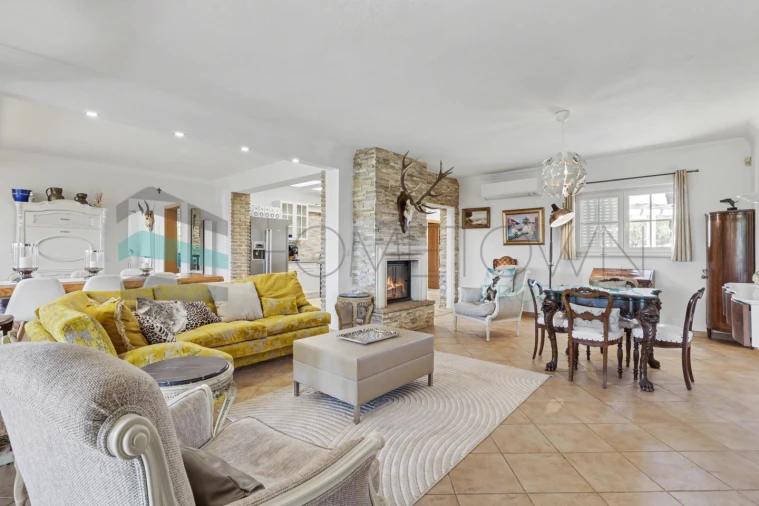 Moradia T5 para Venda em Quarteira Foto 8