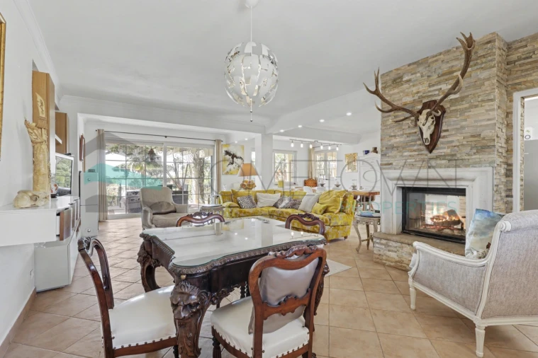 Moradia T5 para Venda em Quarteira Foto 11