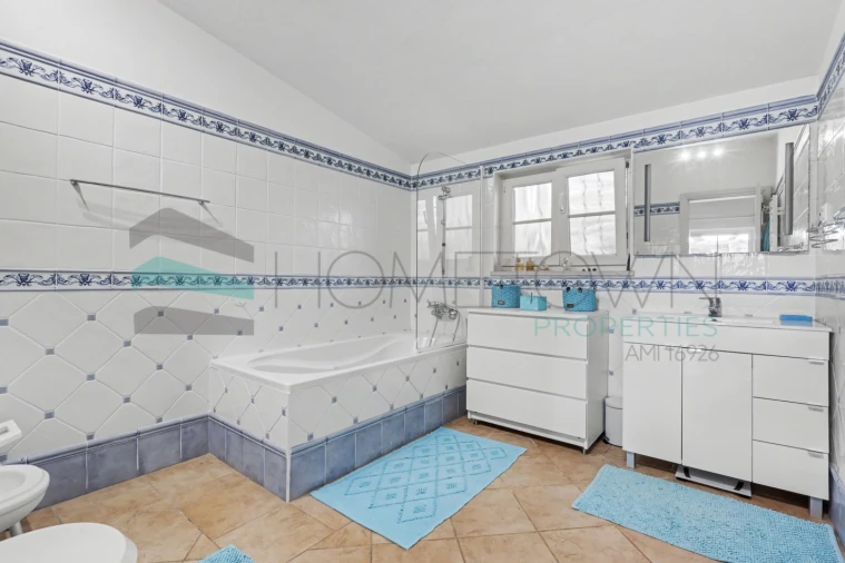 Moradia T5 para Venda em Quarteira Foto 19