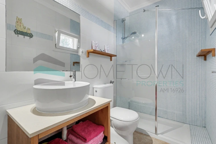 Moradia T5 para Venda em Quarteira Foto 26