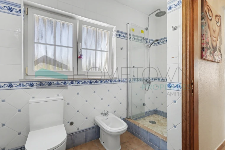 Moradia T5 para Venda em Quarteira Foto 41