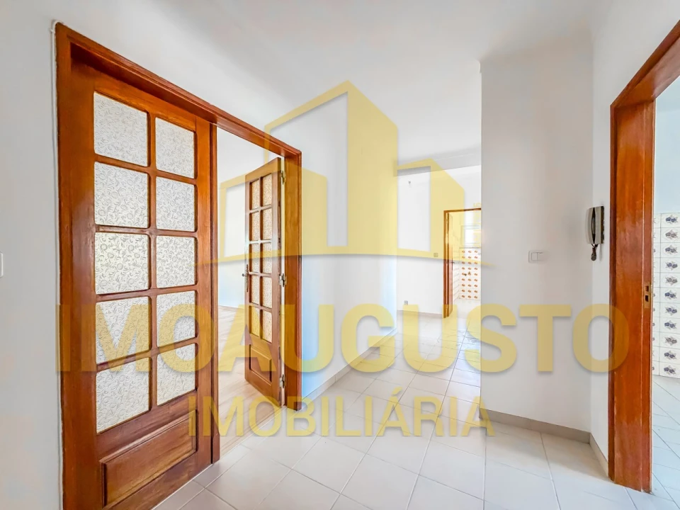 Apartamento T2 para Venda em Guarda Foto 1