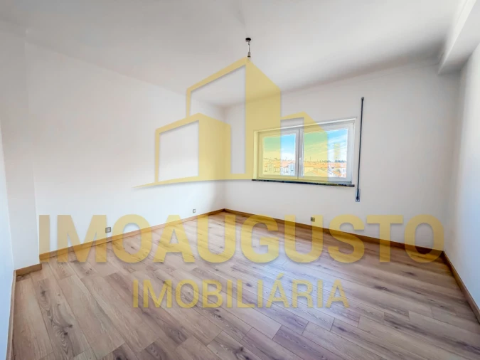 Apartamento T2 para Venda em Guarda Foto 5