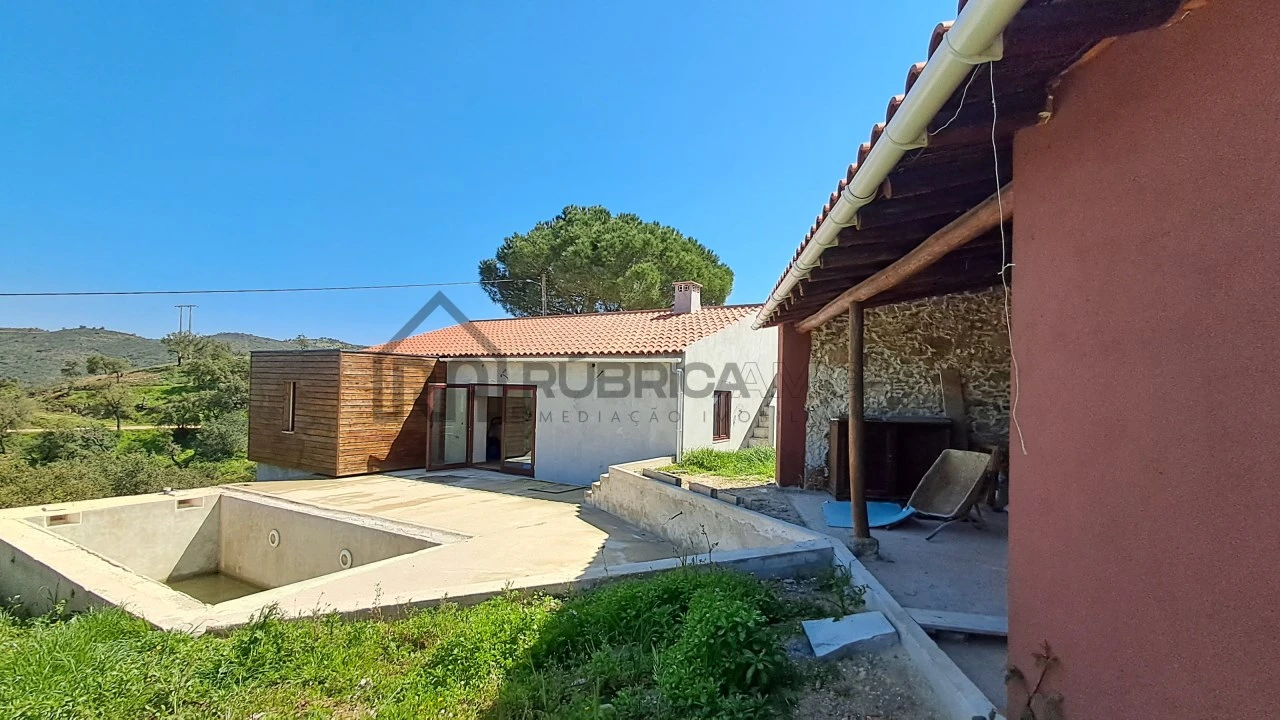 Moradia para Venda em Salir Foto 1