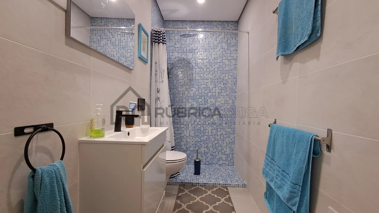 Moradia T2 para Venda em Salir Foto 5