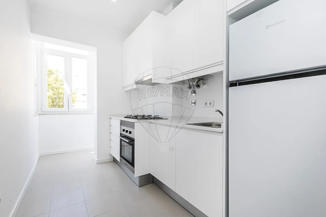 Apartamento T2 para Arrendamento em Benfica Foto 2