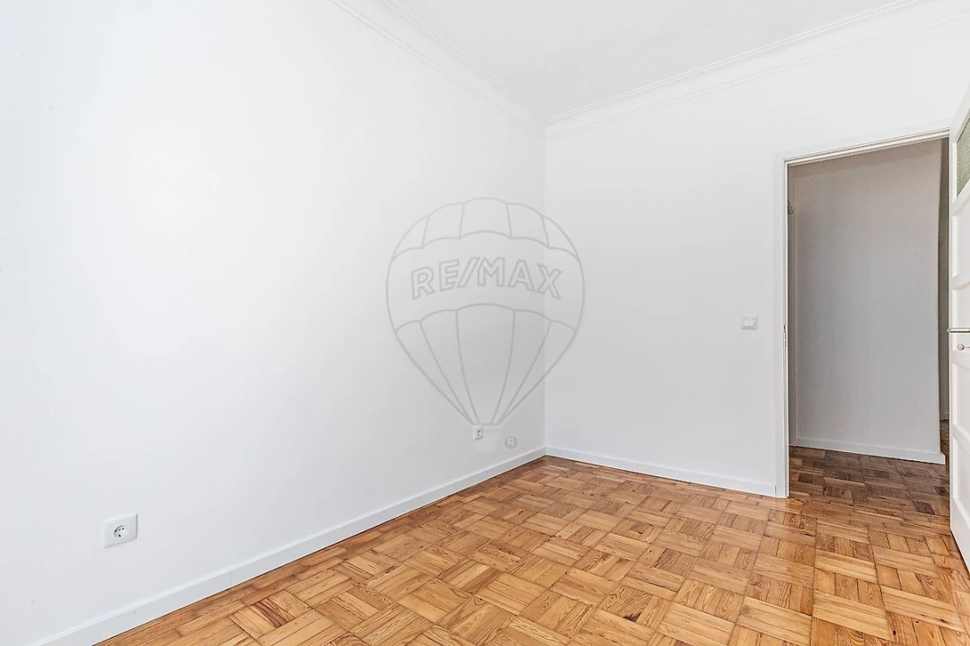 Apartamento T2 para Arrendamento em Benfica Foto 4