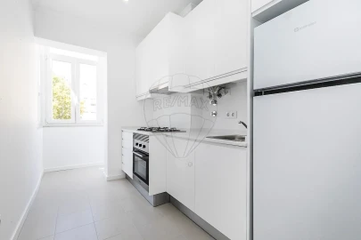 Apartamento T2 para Arrendamento em Benfica
