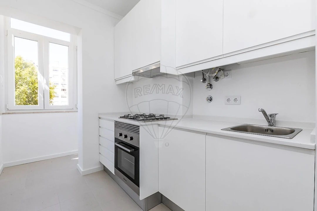 Apartamento T2 para Arrendamento em Benfica Foto 15