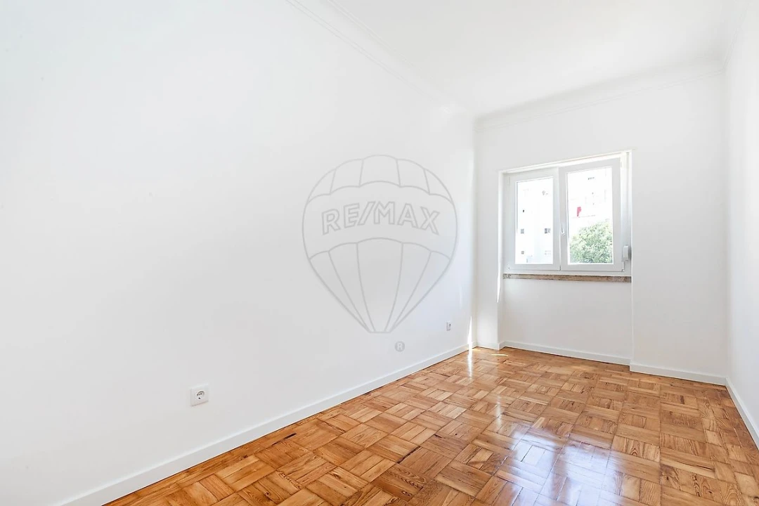 Apartamento T2 para Arrendamento em Benfica Foto 12